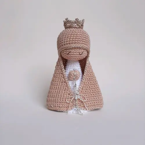 Nossa Senhora de Crochê Amigurumi Santinha