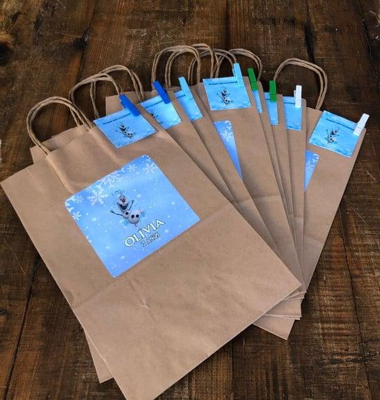 Sacolinhas Kraft, Personalizadas com Adesivo e Tag.
