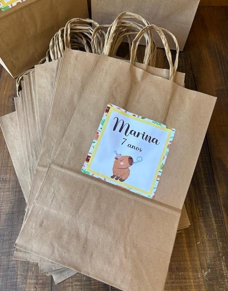 Sacolinha Kraft, Personalizada com Adesivo em Qualquer Tema.