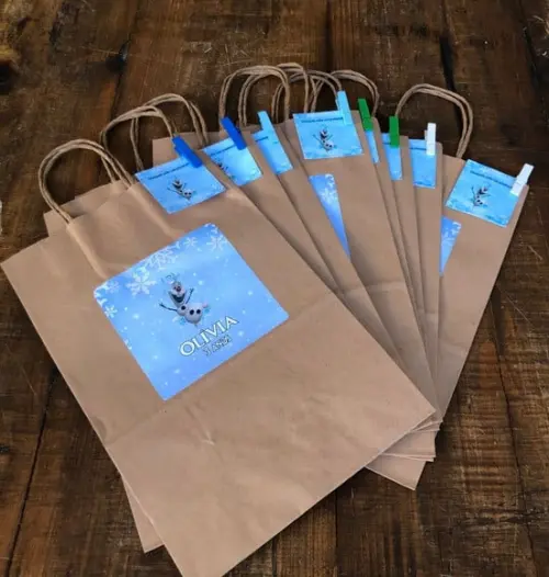 Sacolinhas Kraft, Personalizadas com Adesivo e Tag.