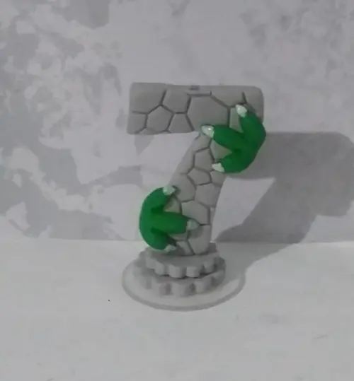 Vela Aniversário em Biscuit Mãos Dinossauro