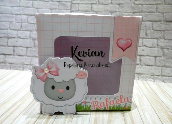 Caixinha com Visor e aplique Scrap - Ovelhinha Rosa