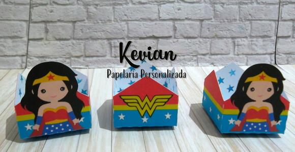 50 Forminha Docinho Mulher Maravilha