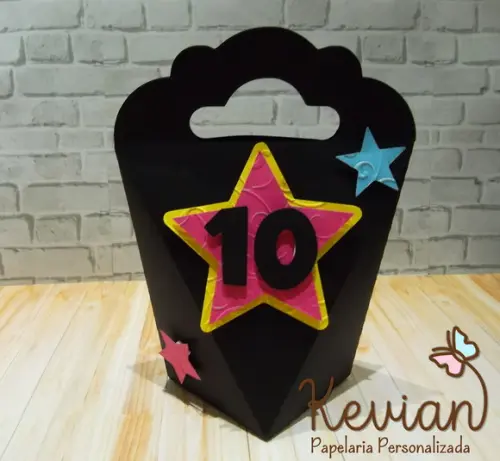 Caixa Triangulove festa Neon