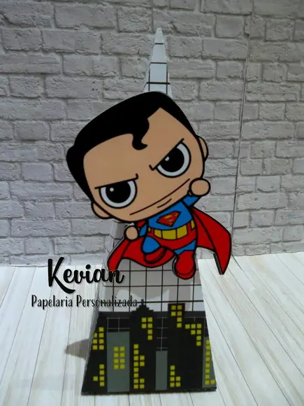 Caixa Pirâmide Super Homem