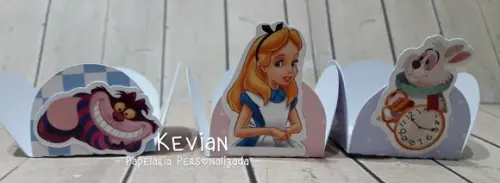 50 Forminhas Docinho Alice