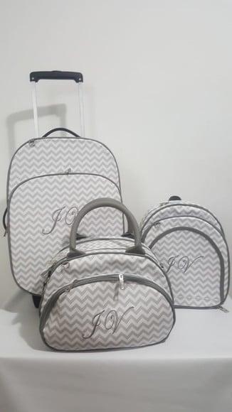 kit contendo mala de rodinha, bolsa passeio G e mochila G