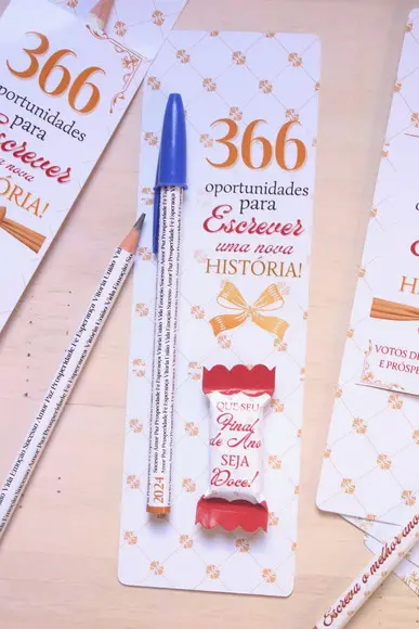 Cartão com Caneta e Balinha Personalizados Ano Novo