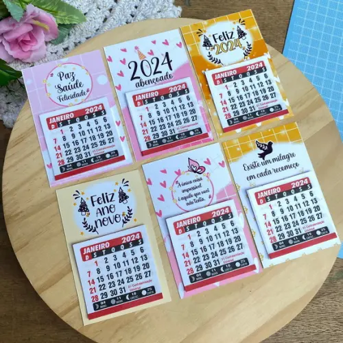 Imã de Geladeira com Calendário 2024 Personalizado