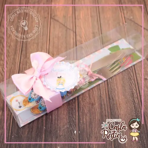 Kit Garfo e Faca Bordados Alice no País das Maravilhas