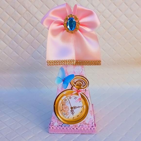 Caixa Cone/ Pirâmide Alice no País das Maravilhas- 20 Itens