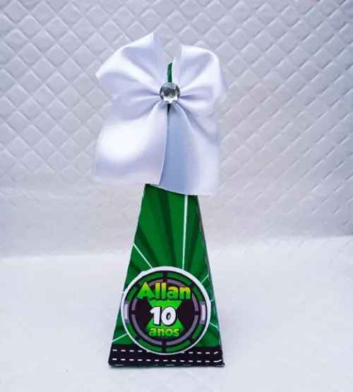 Caixa Pirâmide/cone Ben 10 - 20 Peças