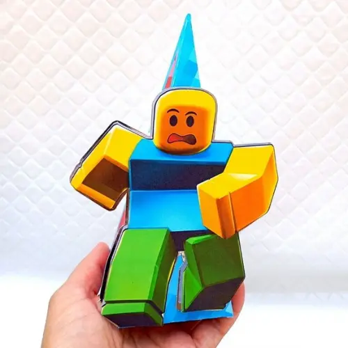Caixa Pirâmide/cone Roblox Menino - 20 Peças