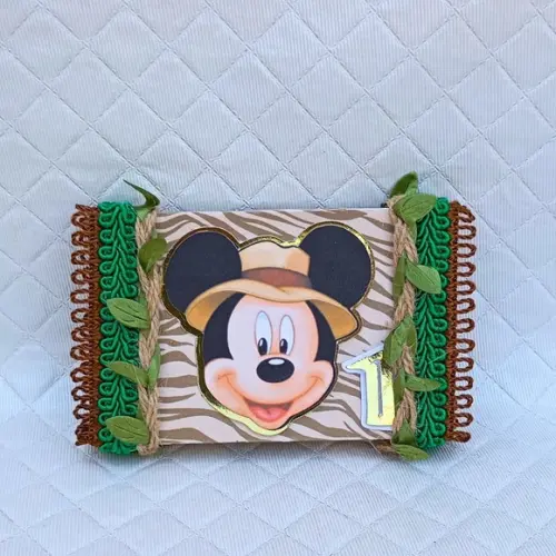 Caixa Kit Kat Mickey Safari Luxo - 10 Peças