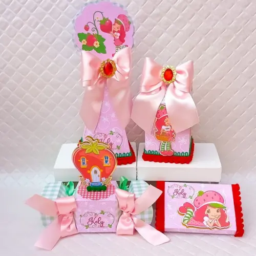 Kit 20 Caixas Personalizado Moranguinho Luxo