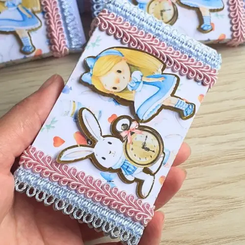 Caixa Porta Kit Kat Alice no País das Maravilhas