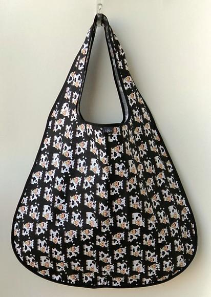 Bolsa Sacola em Tecido Beguis Preta Vacas