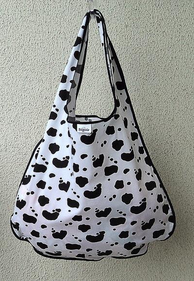 Bolsa Sacola em Tecido Beguis Branca com Manchas Pretas