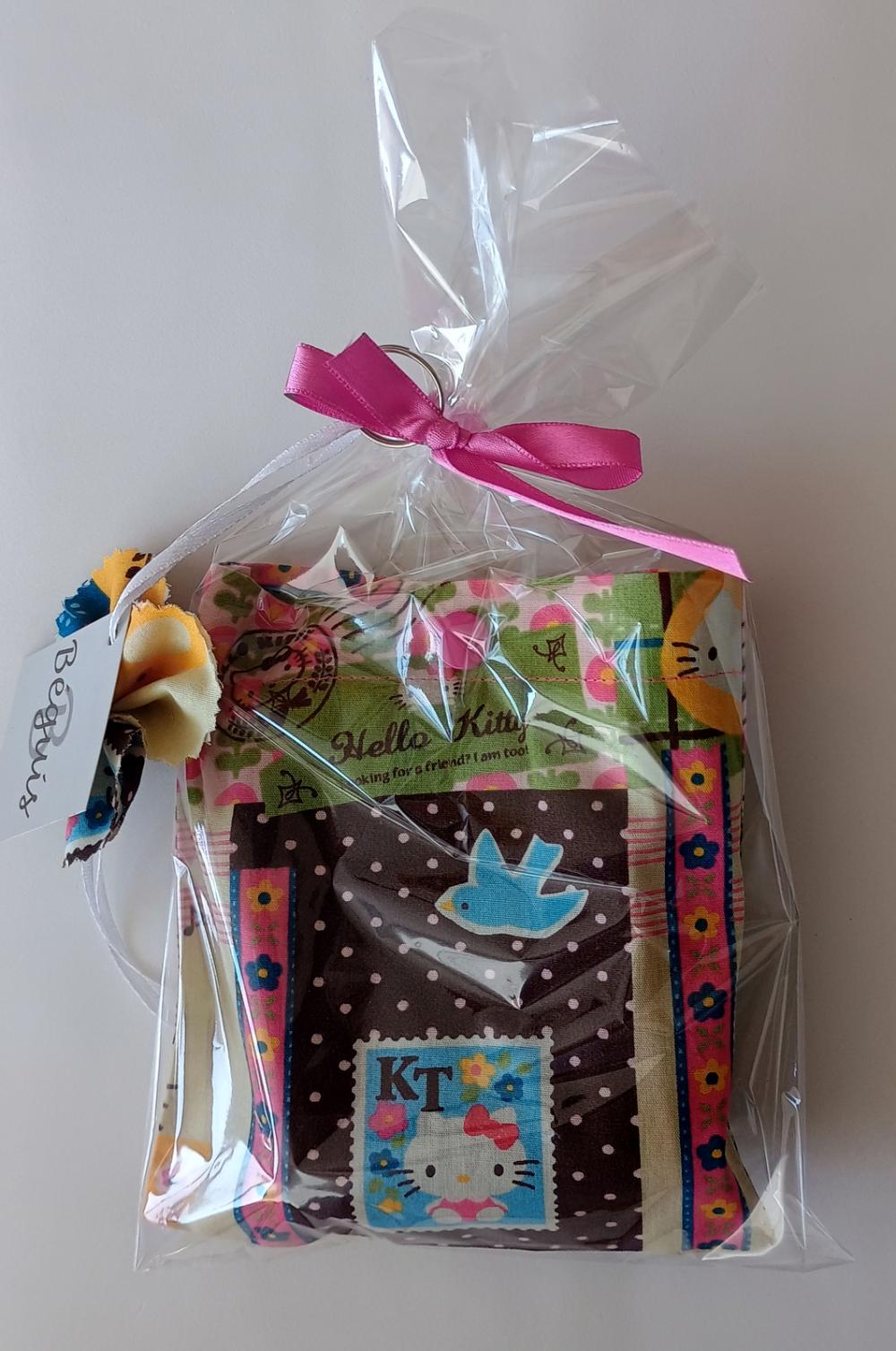 Bolsa Sacola em Tecido Beguis Colorida e Hello Kitty