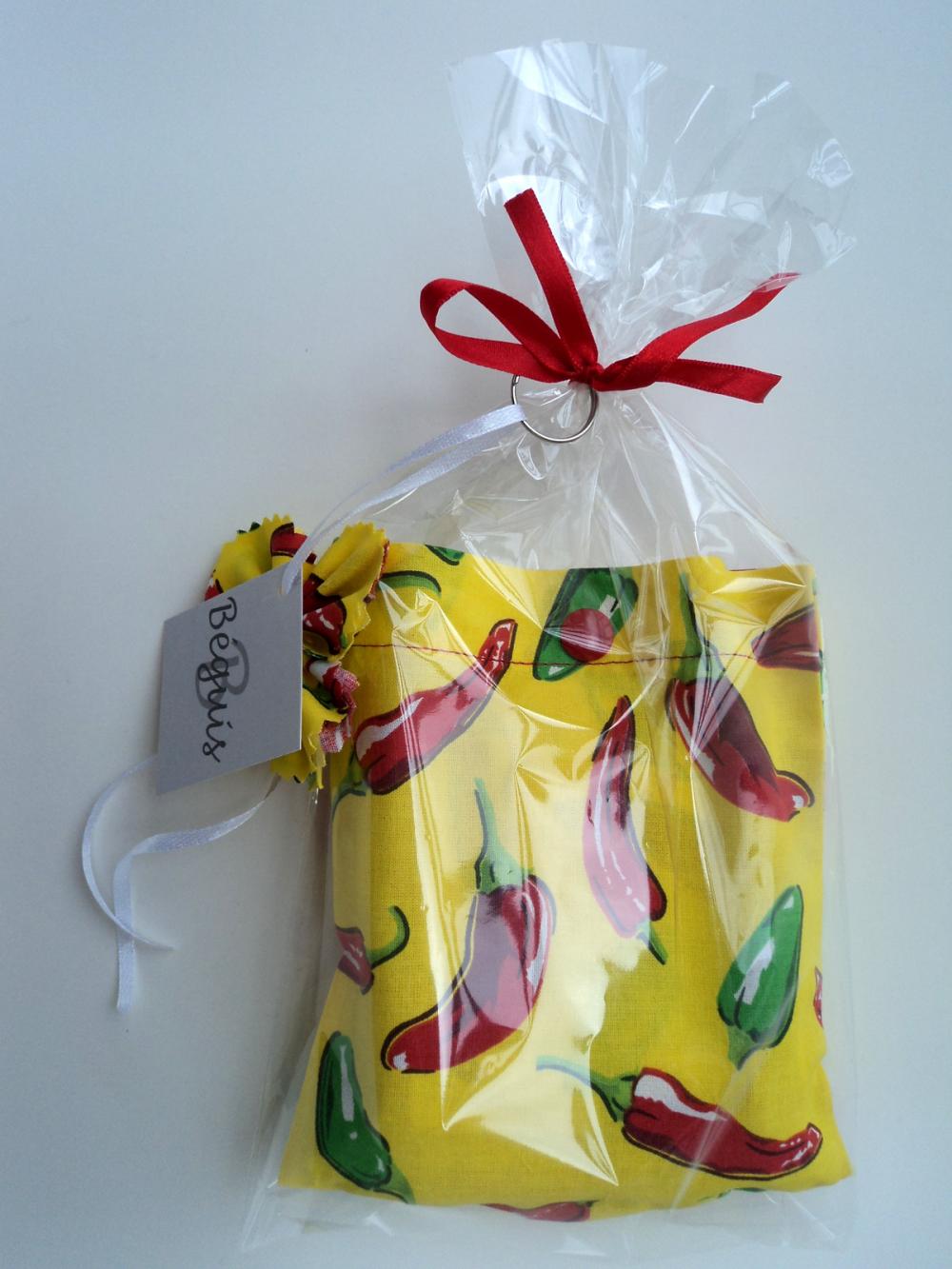 Bolsa Sacola em Tecido Beguis Amarela e Pimentas