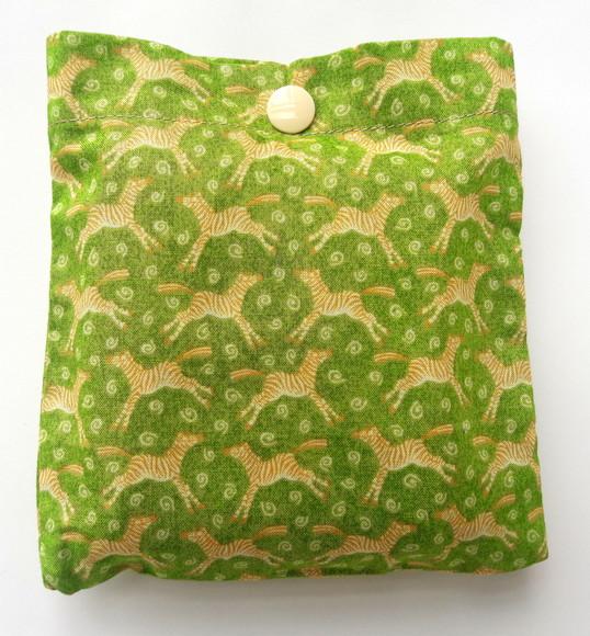 Bolsa Sacola em Tecido Beguis Verde e Zebras