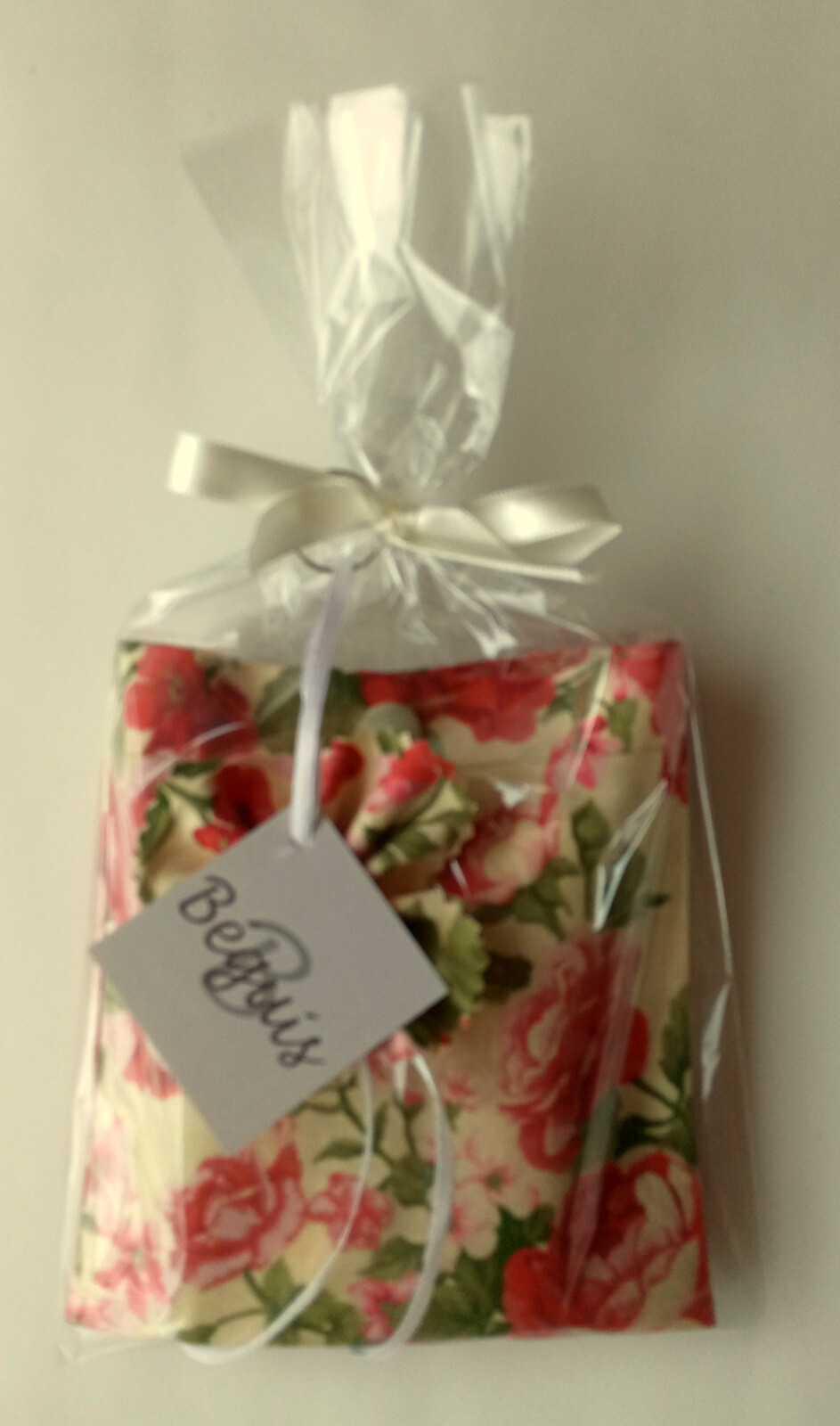 Bolsa Sacola em Tecido Beguis Creme e Rosas