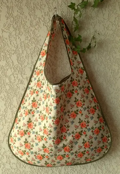 Bolsa Sacola em Tecido Beguis Creme e Mini Rosas Laranjas