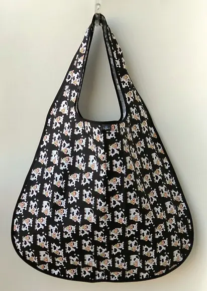 Bolsa Sacola em Tecido Beguis Preta Vacas
