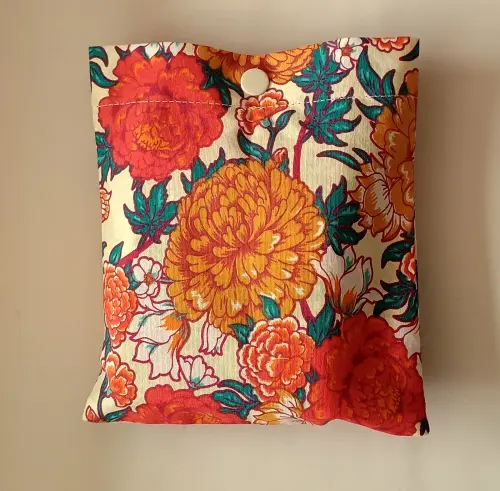 Bolsa Sacola em Tecido Beguis Creme Floral