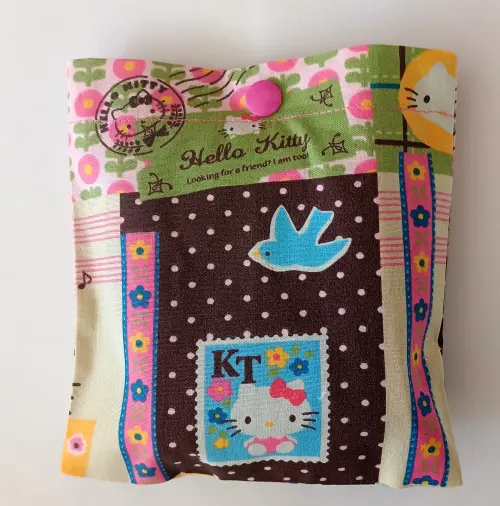Bolsa Sacola em Tecido Beguis Colorida e Hello Kitty