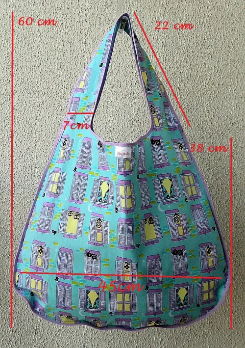 Bolsa Sacola em Tecido Beguis Branca e Bocas Coloridas