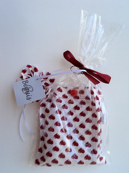 Bolsa Sacola em Tecido Beguis Branca e Coracoes Vermelhos