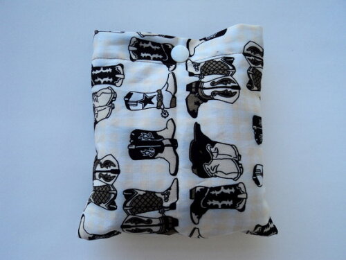 Bolsa Sacola em Tecido Beguis Creme e Botas Country