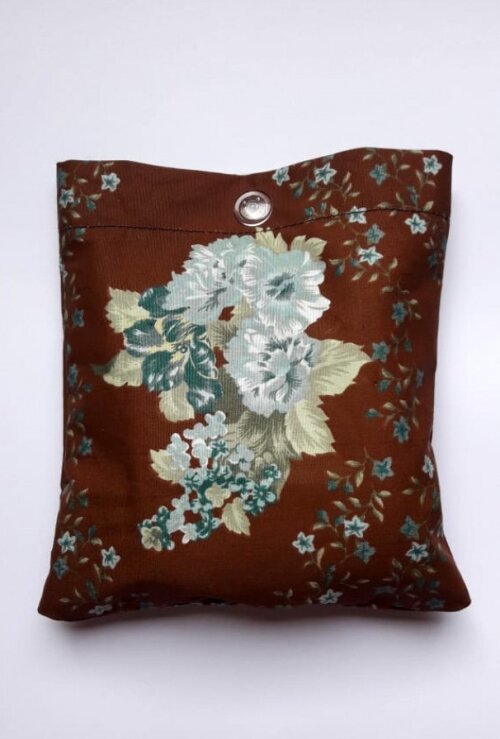 Bolsa Sacola em Tecido Beguis Marrom Flores Verdes