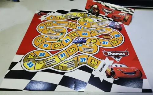 Jogo de Tabuleiro Mcqueen