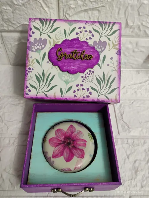 Mini Cômoda em MDF com sabonete