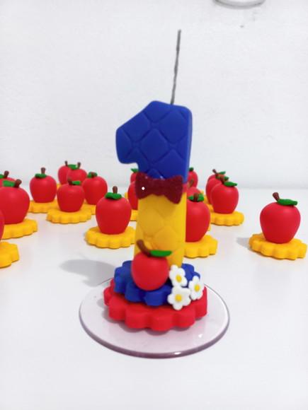 Vela em Biscuit Tema Branca de Neve