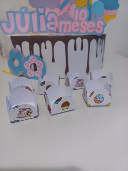 20 Unid Forminha para Docinho Tema Confeitaria + 05 Toppers