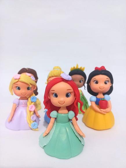 05 Apliques Princesas em Biscuit