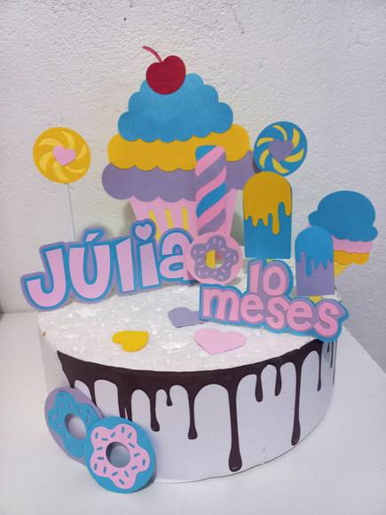 Topo de Bolo Mesversário Confeitaria em Camadas
