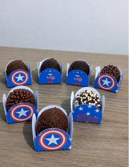 25 Unid Forminhas para Docinhos Caixeta Tema Capitão América