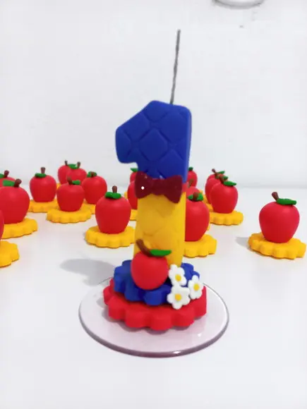 Vela em Biscuit Tema Branca de Neve