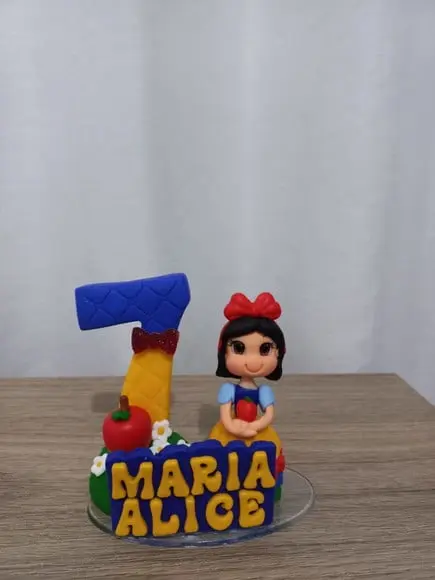Vela em Biscuit Tema Branca de Neve