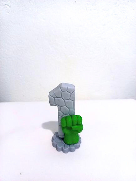 Vela em biscuit tema hulk