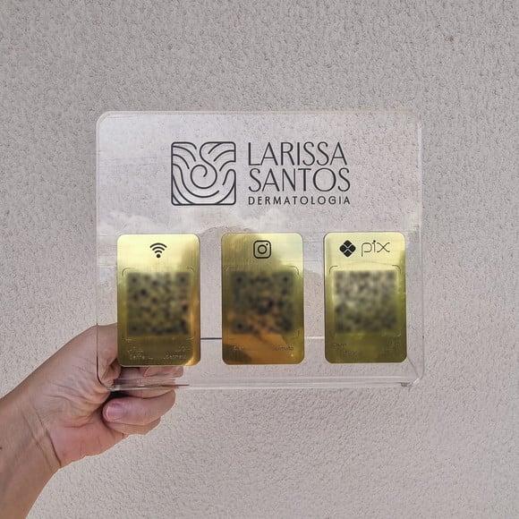 Placa 3 Qr Codes Acrilico Premium com Logo e Ap. Escovado