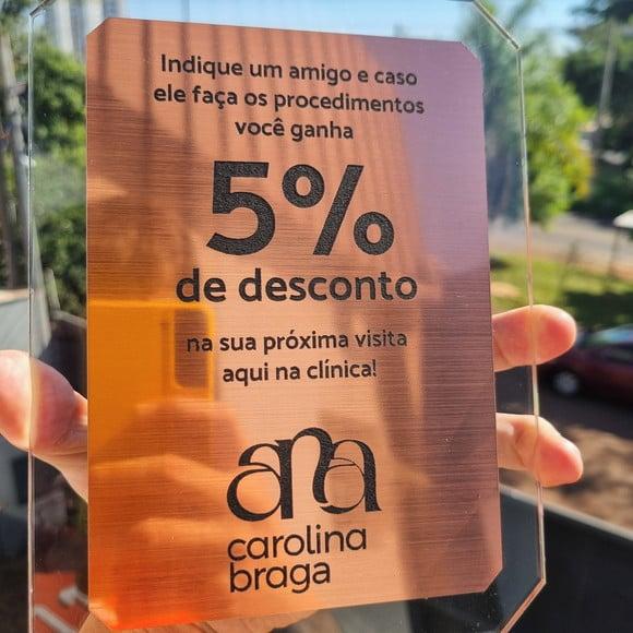 Placa de Mesa com Aplique Escovado Personalizada com Logo