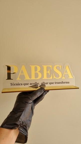 Logo de Mesa em Acrílico Transparente Cristal e Espelhado