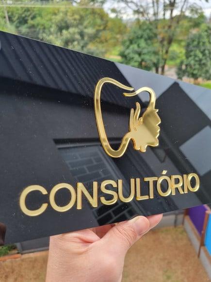 Placa com Logo em Acrílico Espelhado 40x15cm