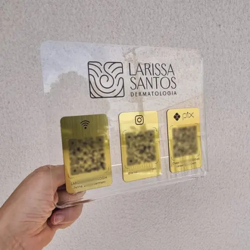 Placa 3 Qr Codes Acrilico Premium com Logo e Ap. Escovado