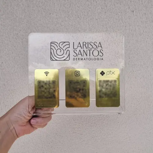 Placa 3 Qr Codes Acrilico Premium com Logo e Ap. Escovado